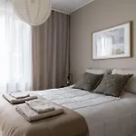 Satamanhelmen Naekoealahuoneisto 아파트 *