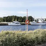 Satamanhelmen Naekoealahuoneisto *