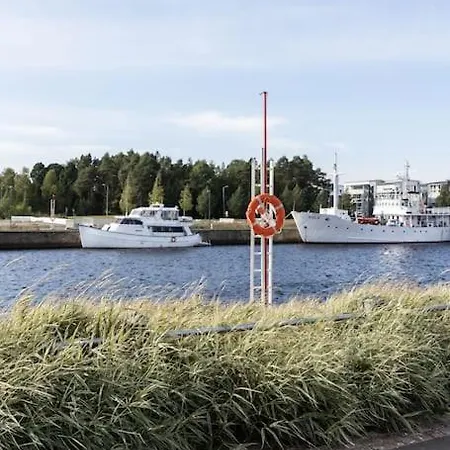 Satamanhelmen Naekoealahuoneisto *