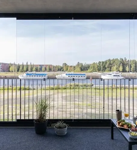 Satamanhelmen Naekoealahuoneisto * Oulu