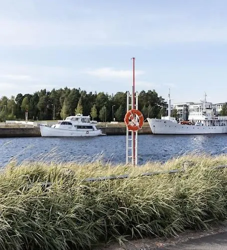 Satamanhelmen Naekoealahuoneisto *